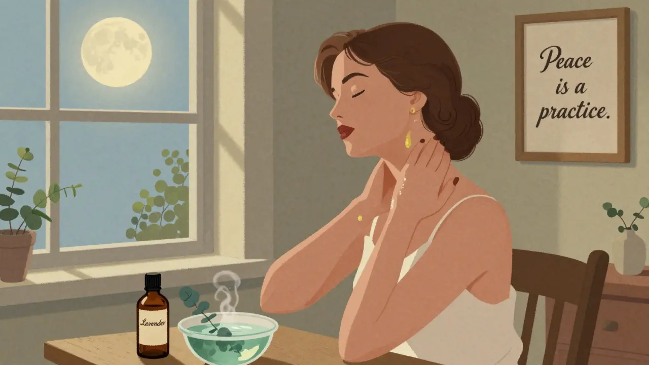 Žena si doma masíruje krk před spaním s lavandovým olejem a měsíčním světlem.